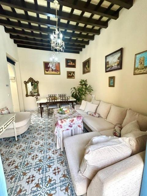 Gatu Casa Lola , " Preferente Mayores De 25 Anos Y Familias " El Puerto de Santa Maria Luaran gambar