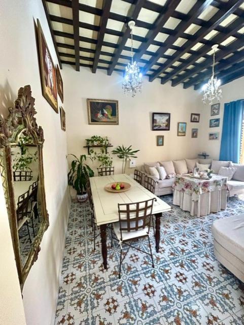 Gatu Casa Lola , " Preferente Mayores De 25 Anos Y Familias " El Puerto de Santa Maria Luaran gambar