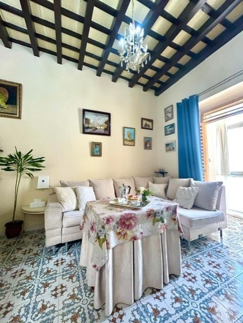 Gatu Casa Lola , " Preferente Mayores De 25 Anos Y Familias " El Puerto de Santa Maria Luaran gambar